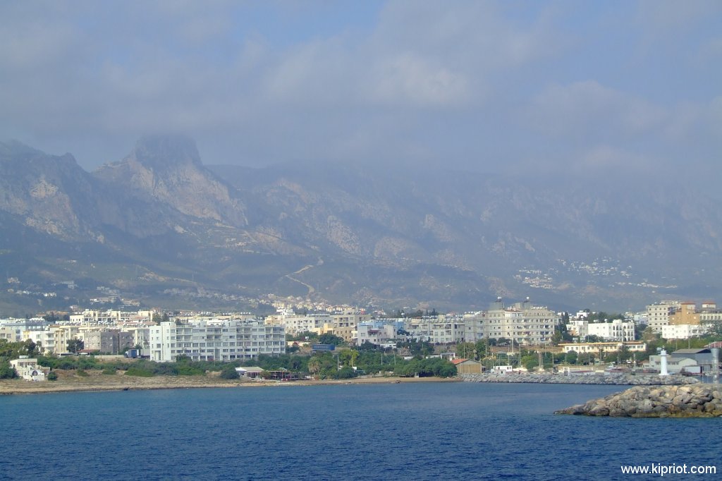 Вид на Гирне с палубы парома Calypso