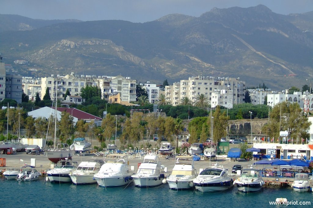 Город Кирения с моря
