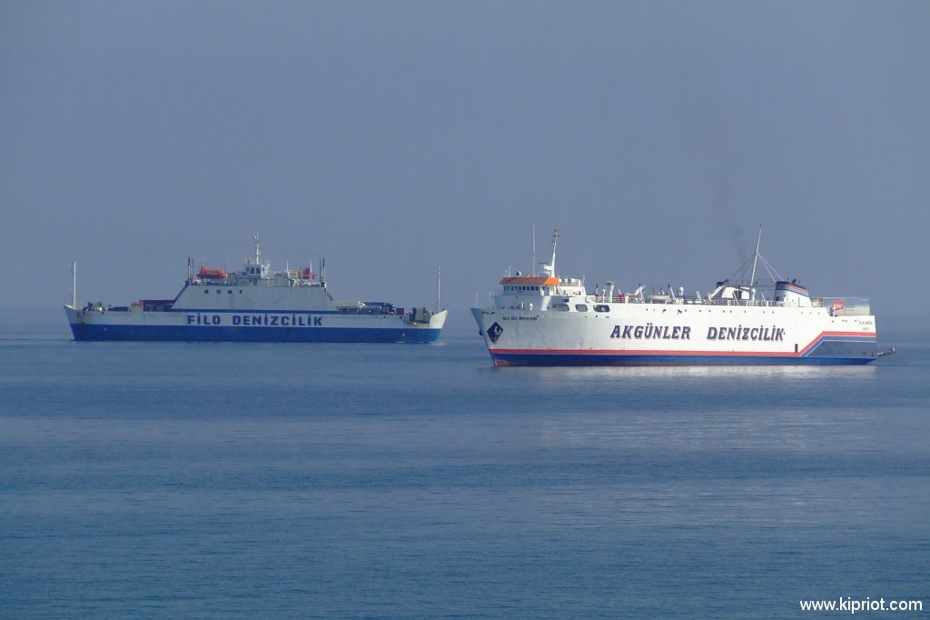 Паромы в море